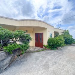 【西原町棚原の別荘】高台にある約560坪の土地付き別荘！事業用にもおすすめ！