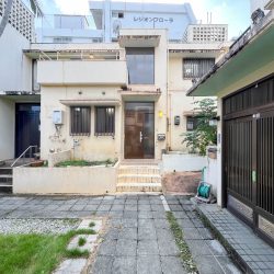 【那覇市繁多川の戸建て】2階建て4LDKの連棟式建物!部分リフォーム済み!駐車場1台つき! 【那覇市繁多川の戸建て】2階建て4LDKの連棟式建物!部分リフォーム済み!駐車場1台つき!