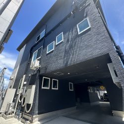【沖縄県国頭郡の売宿泊施設】全部屋家具家電付きの築6年木造3階建て！民泊事業運営におすすめ！