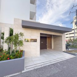 建物入り口外観
